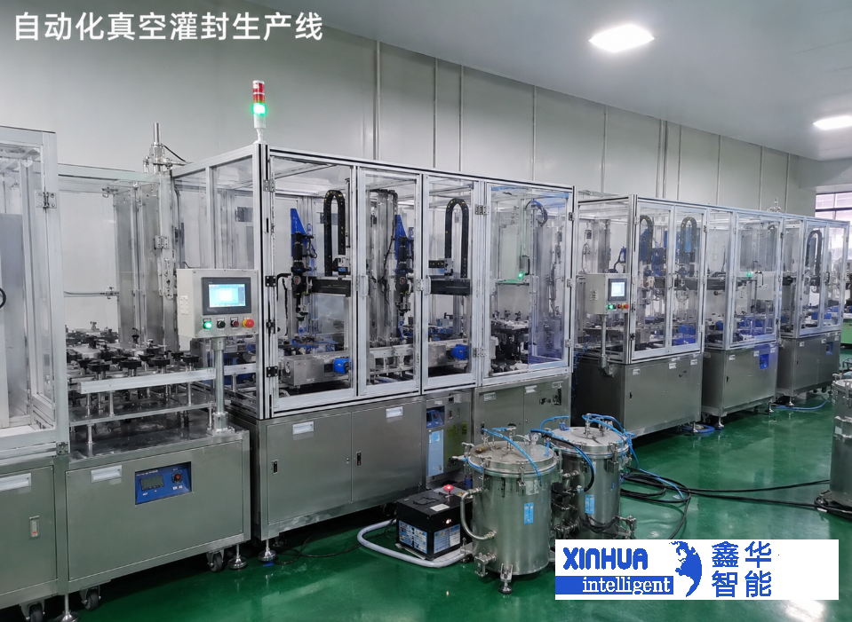 典型的自動(dòng)化真空灌封生產(chǎn)線，包括上料、點(diǎn)膠、固化、下料和夾具回流系統(tǒng)